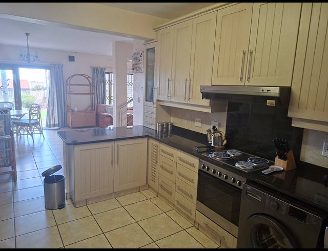 3 BEDROOM DUPLEX FOR SALE IN UVONGO BEACH